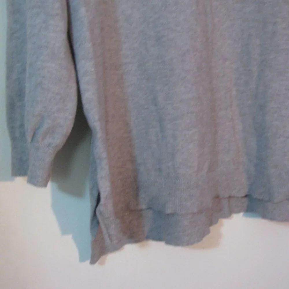 * Umgee Knit Top Medium EUC Gray Shirt Super Soft Stretch - Picture 4 of 4